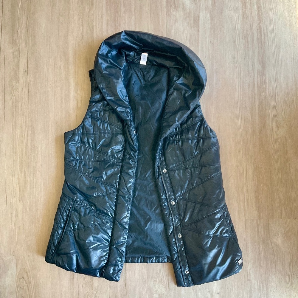 Lucy black seamed shiny Puffer Vest Women’s Quilted Nylon athleisure layer S